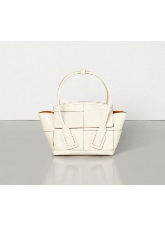 Bottega Veneta Bianco MINI ARCO Top-handle mini bag  600606